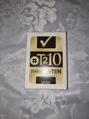 Level T210 Thrive to Ten Card Game - Gold and Black
